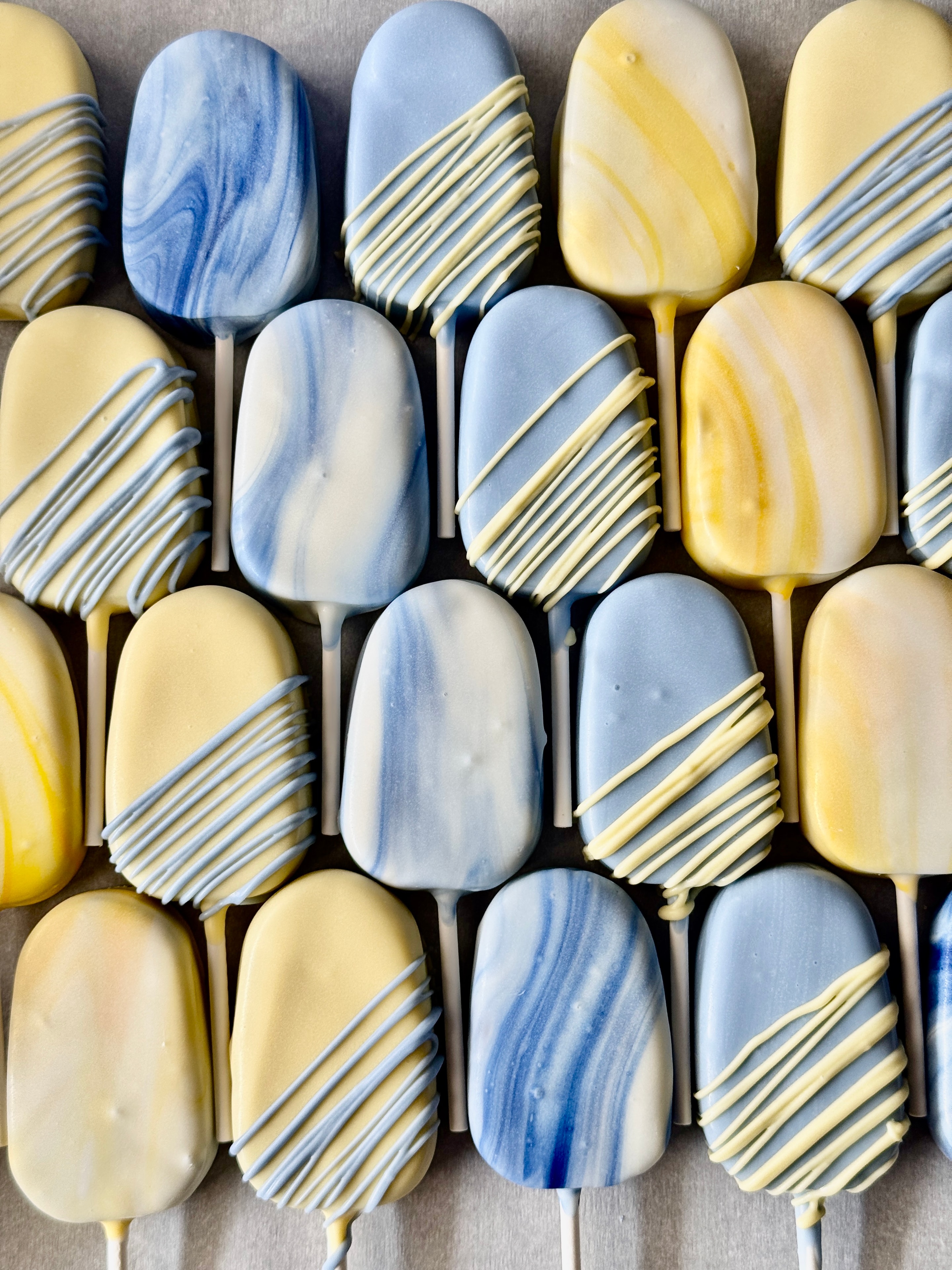 Lemon Blueberry cake pop